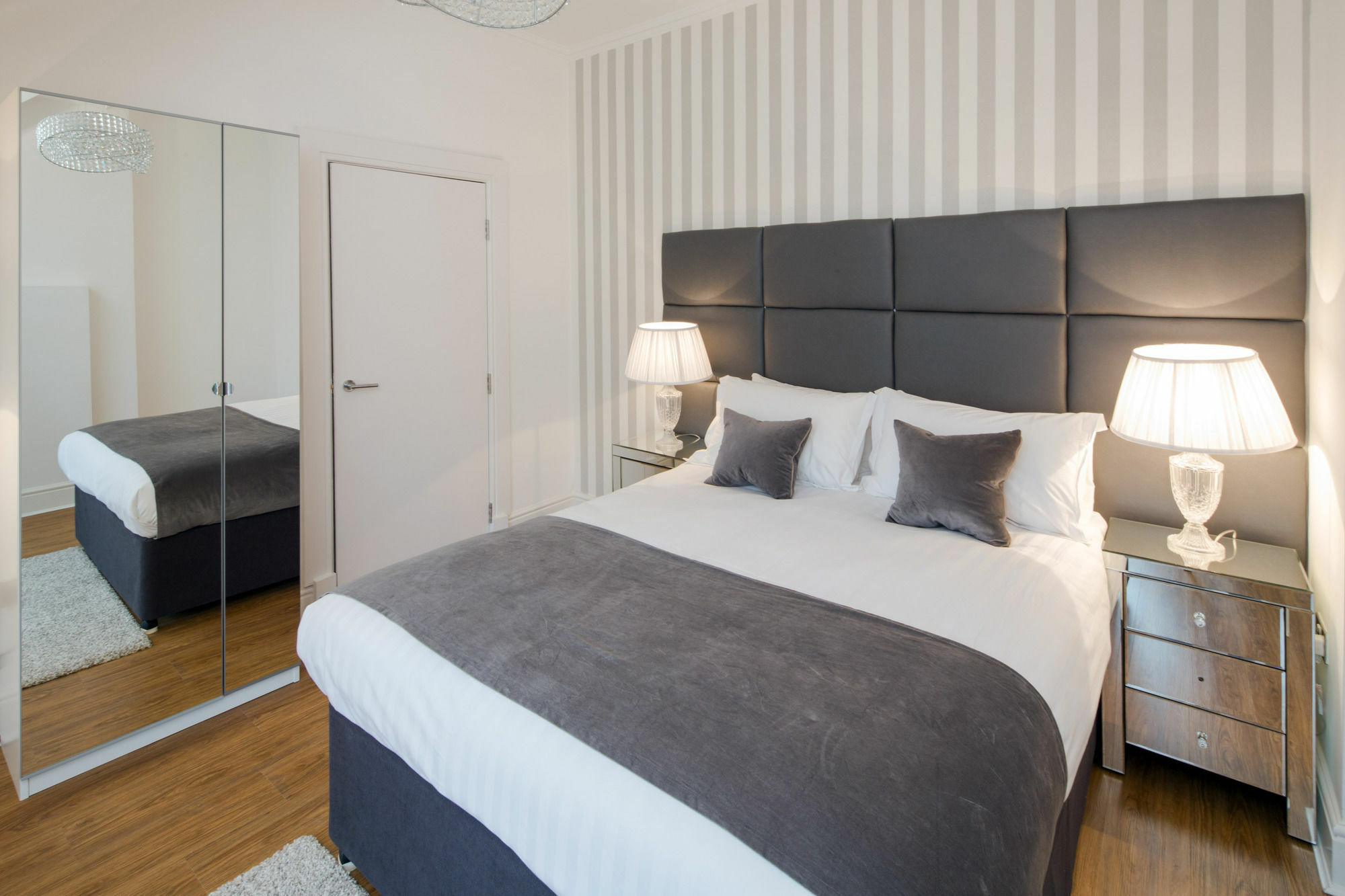Edinburgh Castle Apartments Εξωτερικό φωτογραφία